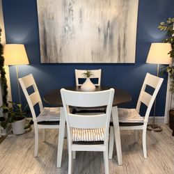 Beautiful Dining Set Good Condition!!! Table And 4 Chairs With Cushions! I Can Deliver.