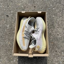 Adidas Yeezy Boost 350 V2 Light Size 9 VNDS/OG BOX