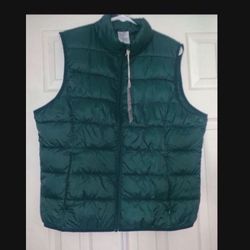 NWT WOMENS LARGE LIGHT QUILTED  PUFFER VEST GREEN 