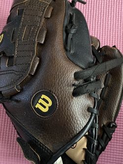 Wilson Girls Softball Glove