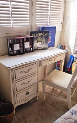 French Provincial bedroom set