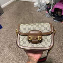 womens Gucci purse
