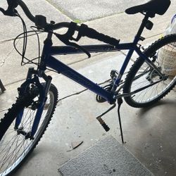 26” Bike Hardly Used Front Schock Like New Tires 
