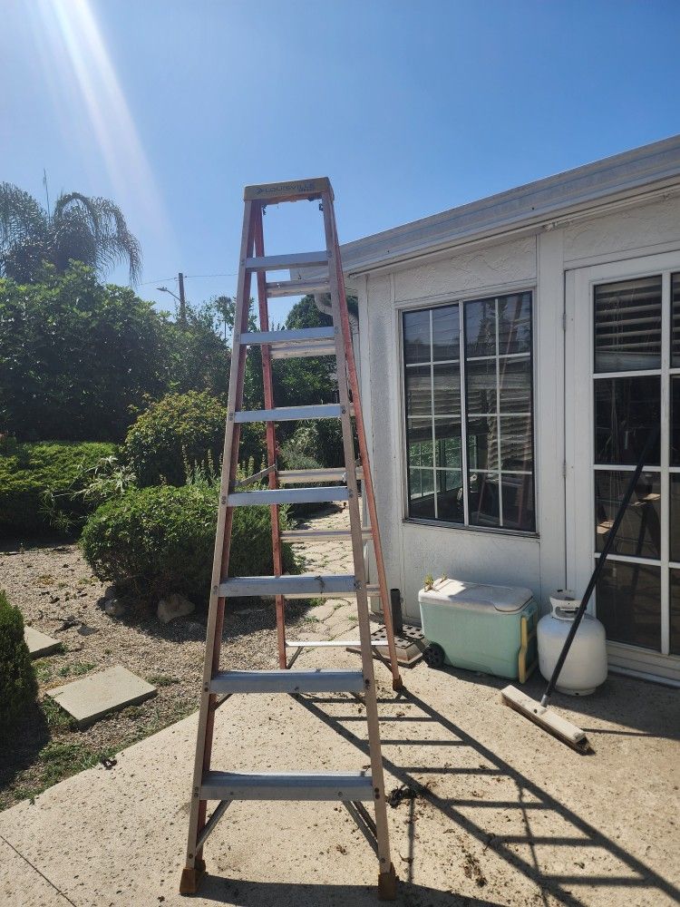 8ft Fiber Glass Louisville Ladder