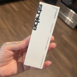 New Mac  Highlighting Moisturizer Cream