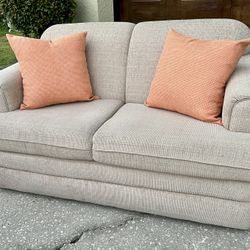 Loveseat 