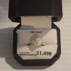 10kt White gold 1 1/3 cttw diamond ring