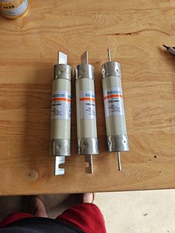 100 Amp Fuses