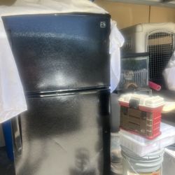 Kenmore Black Refrigerator/freezer With Ice maker 