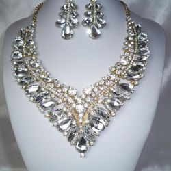 Gorgeous Crystal Jewelry Bridal Set 