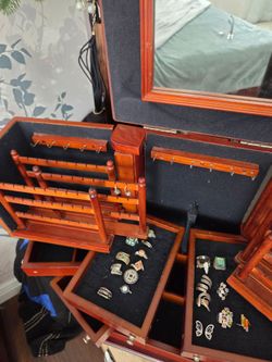 Jewelry box/wood
