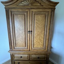 Free  Armoire/dresser