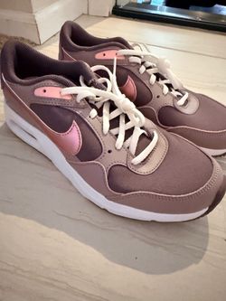Nike sneakers kid size 6y