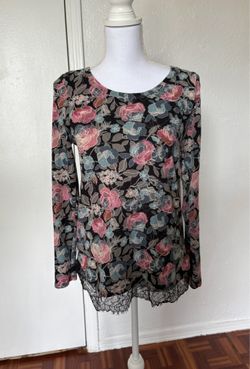 Lauren Conrad floral long sleeve top with black lace bow on the back size small