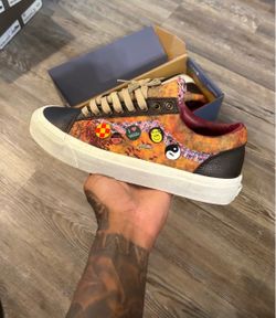 Vans Low-Top Sneakers with Pin Badges (size 8)
