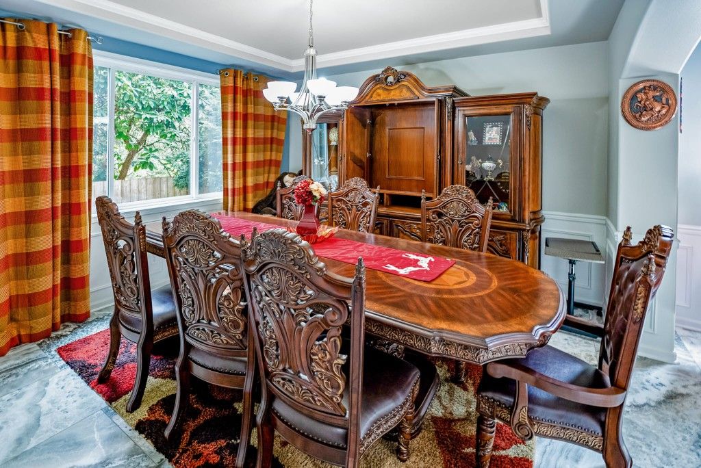 Full Dining Set Table With Base ,8 Chairs