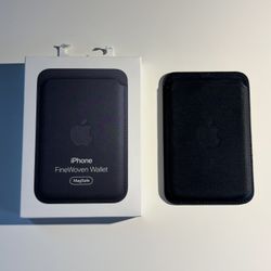 iPhone FineWoven Wallet – Navy