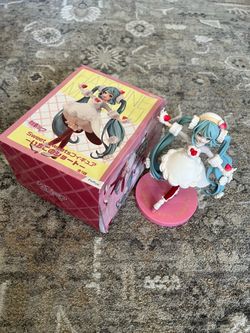 Strawberry Shortcake Hatsune Miku Figure