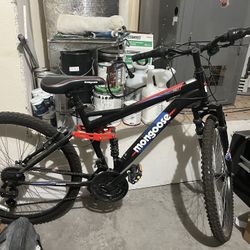 Mongoose Standoff Bike