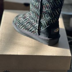 Ugh Size 10c 
