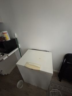 Kenmore 5.1 cu ft deep freezer
