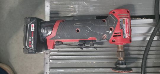 Milwaukee M12 Cordless Multi-Tool with Battery