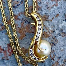 Solid 14k Yellow Gold Rope Chain And Pendant With 11 Diamonds And White Pearl