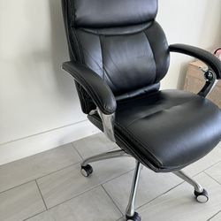 Serta iComfort i5000 Ergonomic Bonded Leather High-Back Executive Chair, Onyx Black/Silver 
