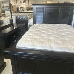 Bedroom Set Queen Size Mattress And Box Spring Dressers And Mirror And Night 