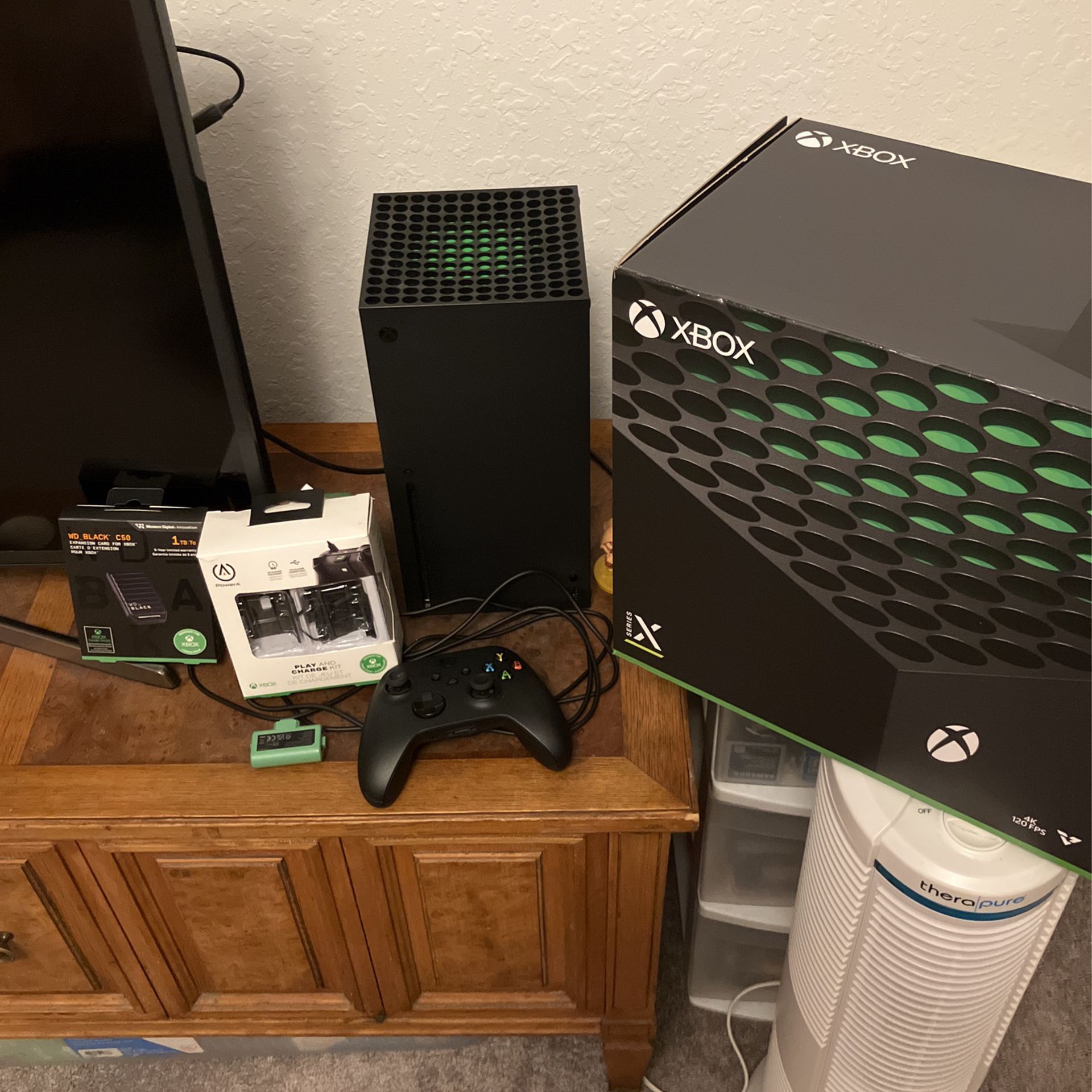 Xbox series X Console W Charge Kit