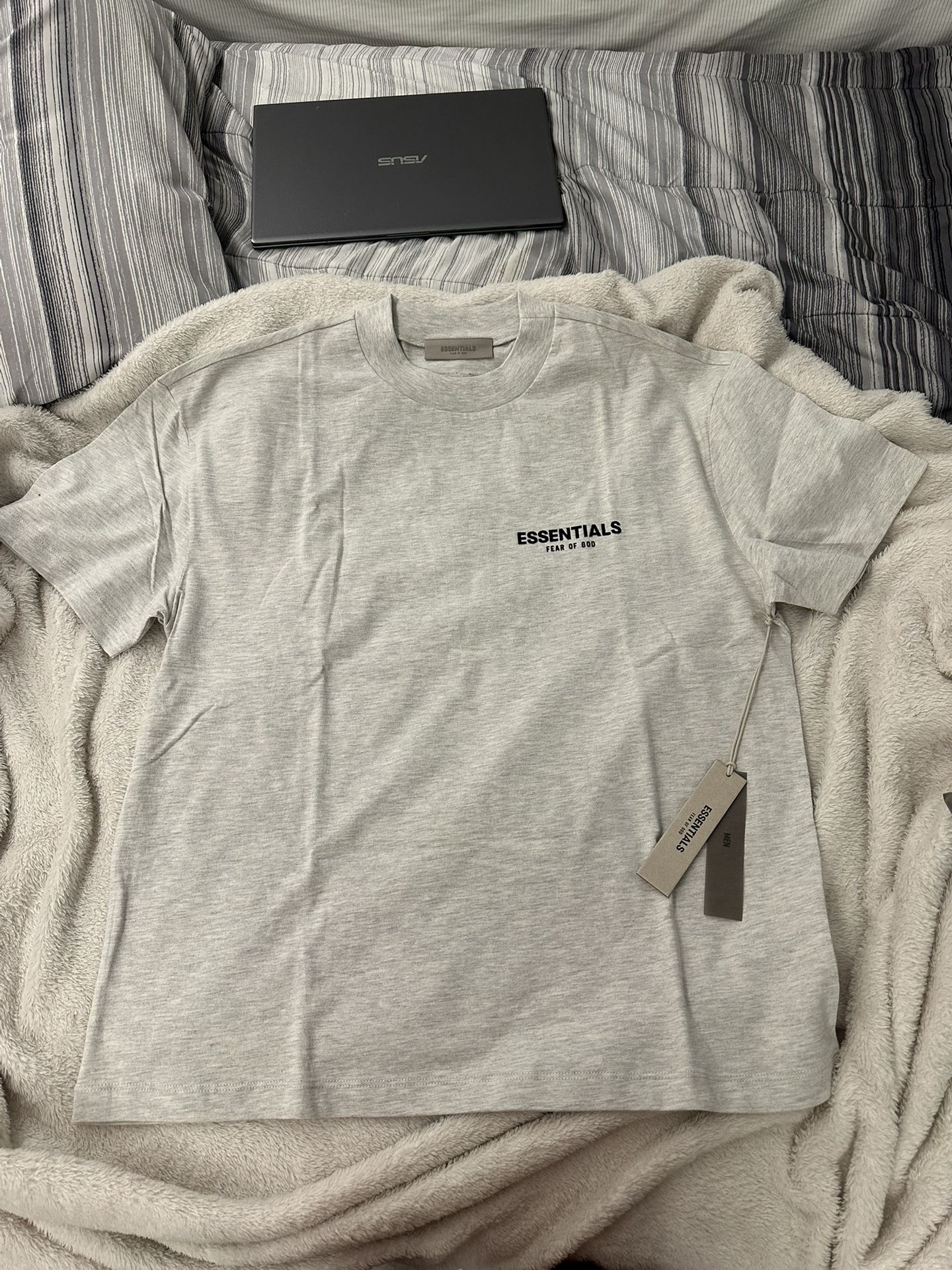 ESSENTIALS T shirt Size M Brand New,All Products : American Fashion Style Bags On Sale