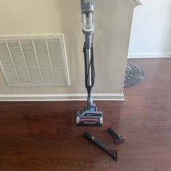 Shark Ultra light’s PowerFins Hair Pro Pet Vaccum Cleaner