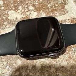 Apple Watch Series 4 40 mm Space Gray Aluminum Case with Black Sport Band