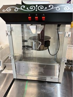 Great northern popcorn machine (with popcorn bags)