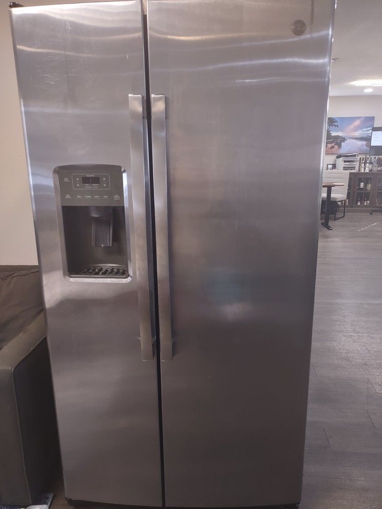 Refrigerator GE French Doors With Water And Ice Maker 