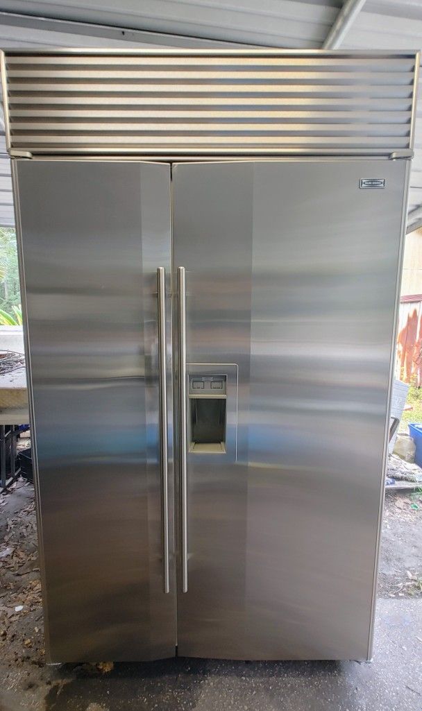 Sub -Zero Refrigerator