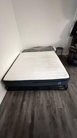 Queen Mattress + Heavy-Duty Metal Platform