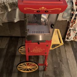 Beautiful popcorn machine real nice. It also separates from the wheels and you can put it on the counter as well. Gotta be sold as soon as possible fo