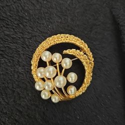 Vtg. Crown Signed Trifari Gold tone Spiral Round Faux Pearls Flower Brooch/Pin Very Rare!