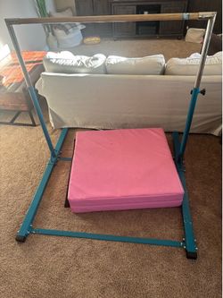 Gymnastics bar and pad