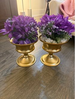 Gold pedestal bowl with flowers included