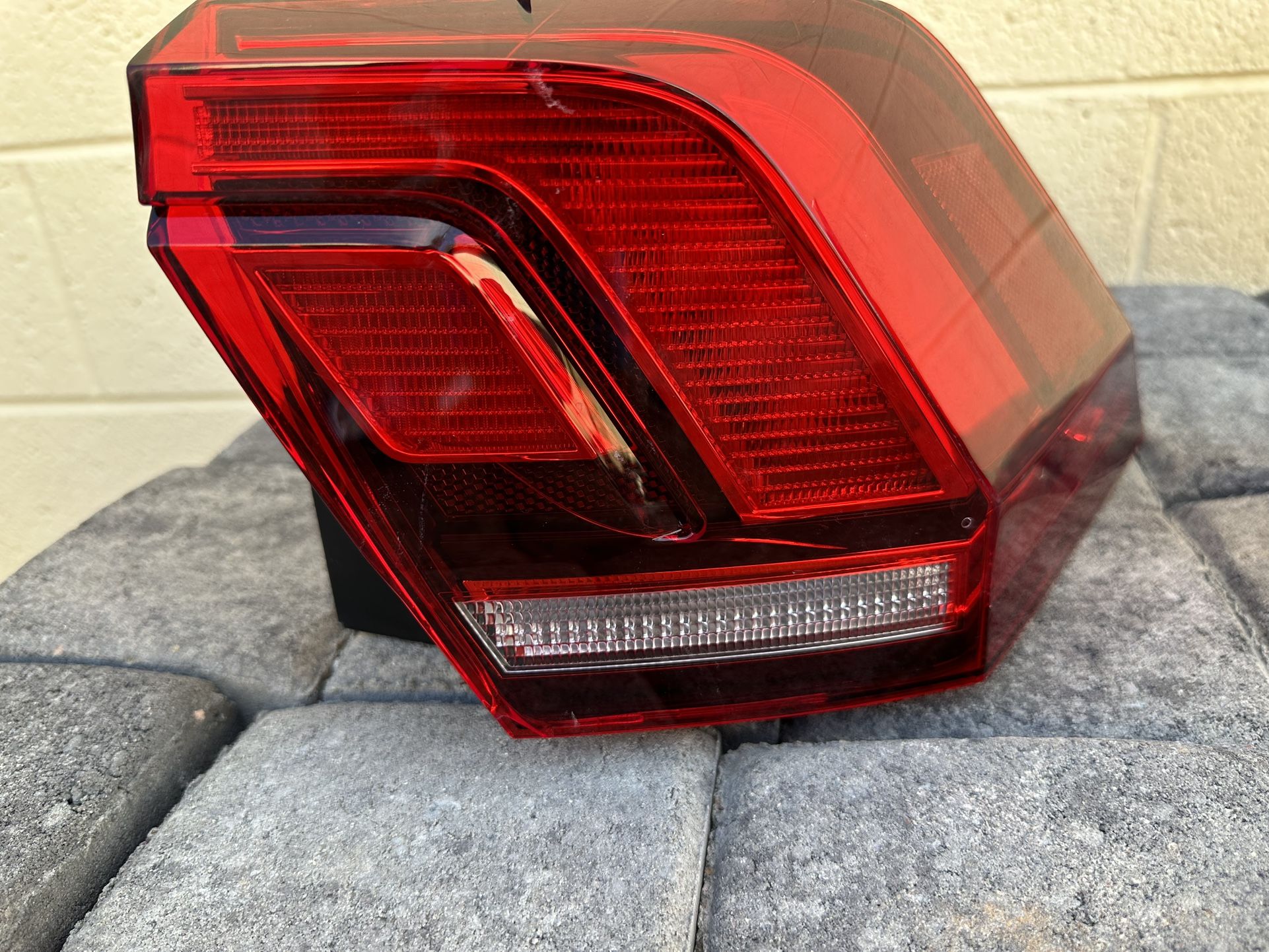 VW Tiguan Tail Light 2018, 2019, 2020, 2021, 2022, 2023, OEM Original VW Tiguan Tailight, passenger side