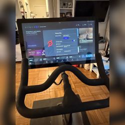 Peloton Bike, Includes Mat - Excellent - 2020 – New York, NY