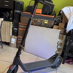 PHANTOMGOGO ELECTRIC SCOOTER A10. Speed 15MPH 400W Rear Hub Motor Up to 28 Mile Range Automatic Turn Signal LEDs Material: Aluminum Alloy, Rubber Capa