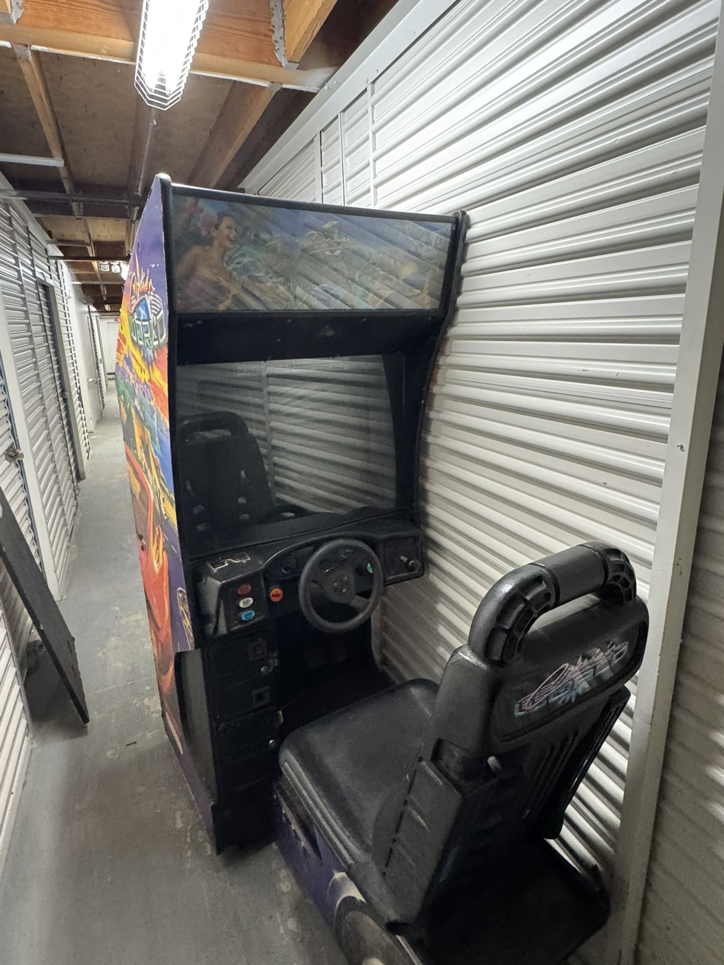 Cruising World Arcade Machine.