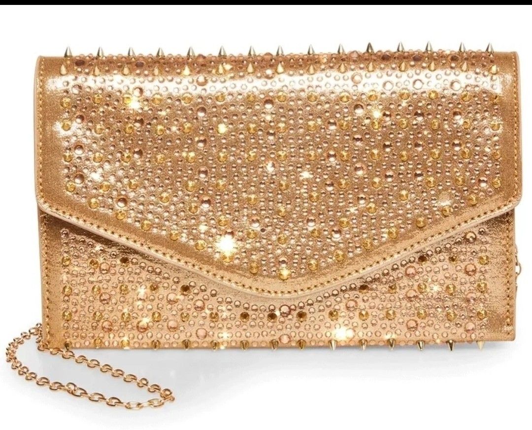 Spike Steve Madden purse and clutch.
Removable strap/chain.
Rose gold color.
Brand new