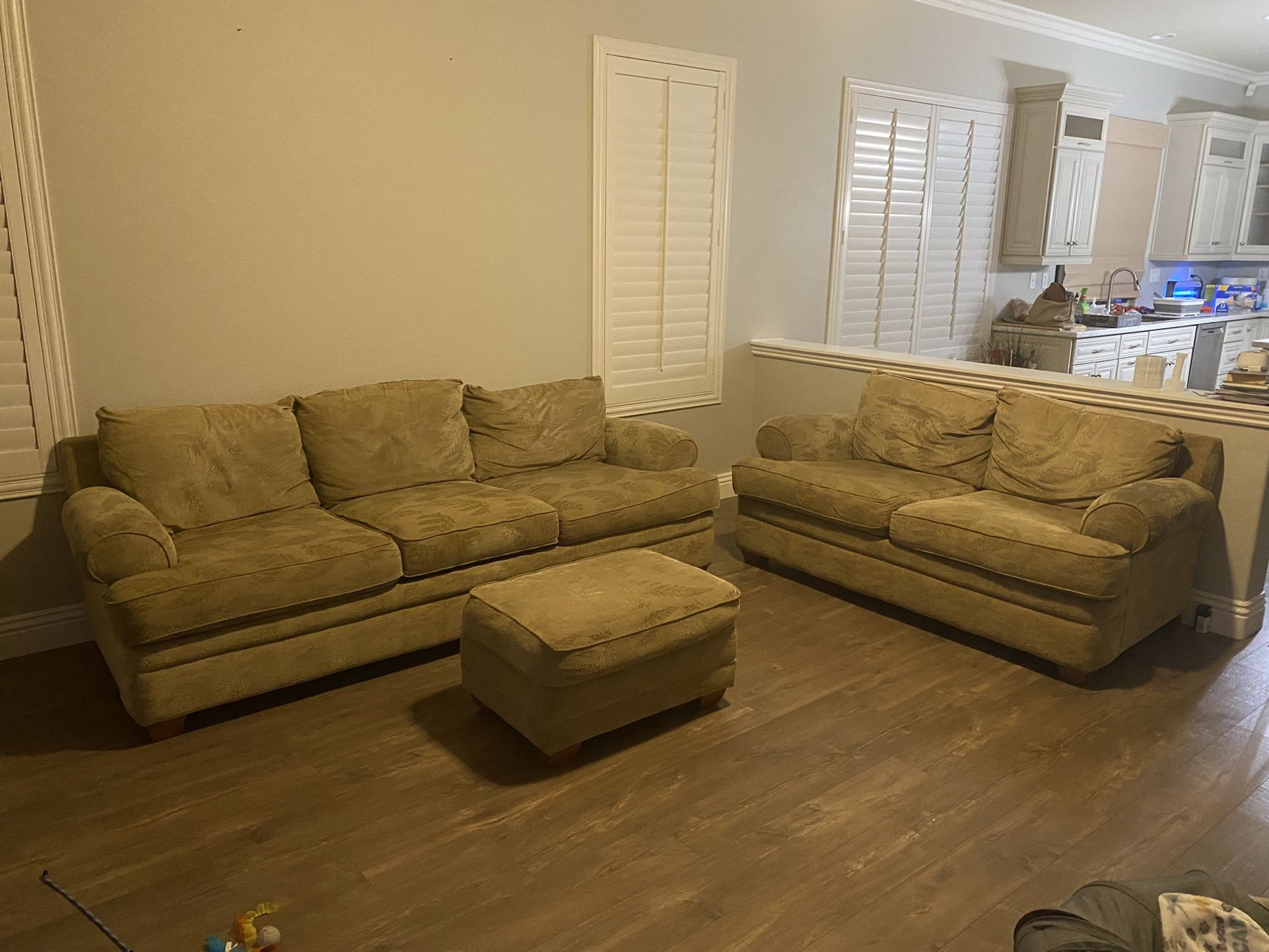 La-Z-Boy 8 Ft couch and 5ft Loveseat Used