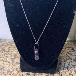 .925 Sterling Silver Cha in With An Amethyst Stone