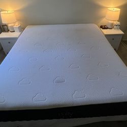 King Puffy Lux Memory Foam Mattress - Good Condition - $450 OBO