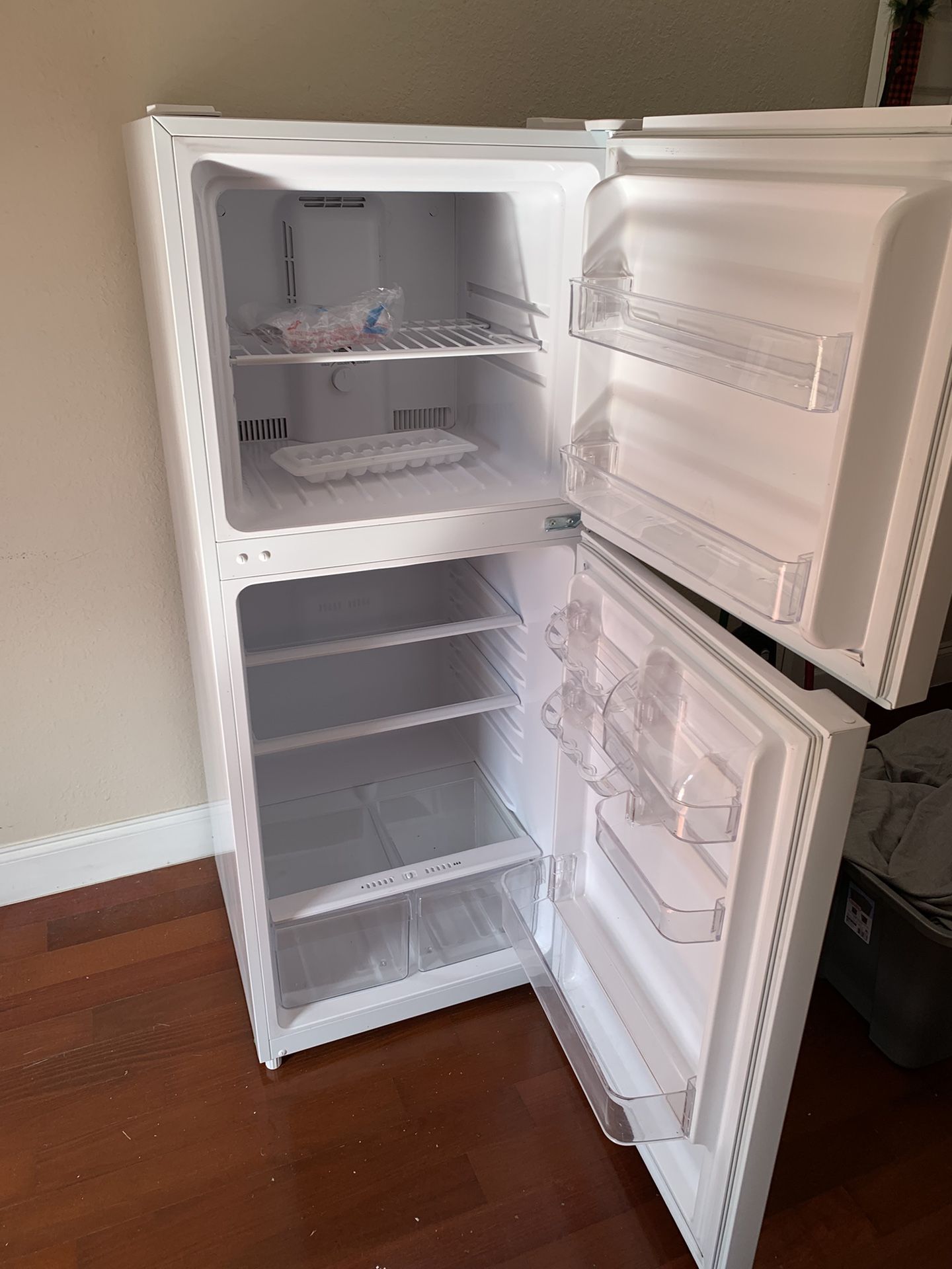 Fridge ( 10.1 cu.ft)